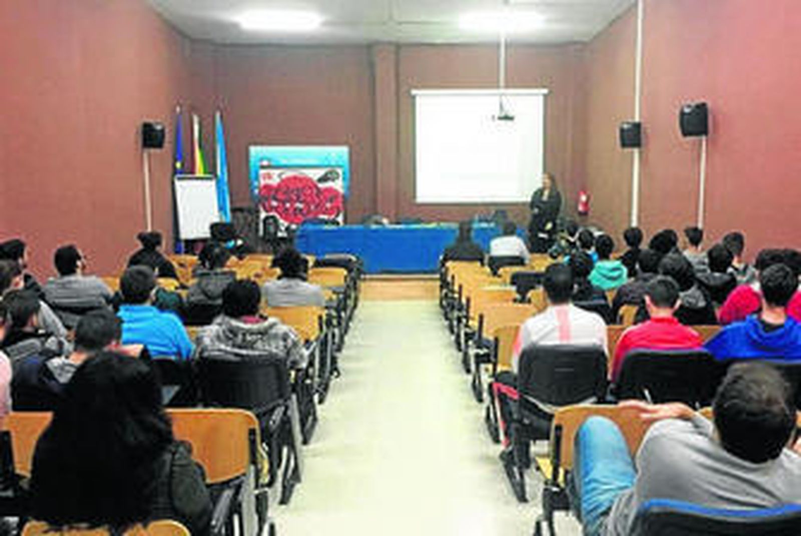 Uno de los talleres impartidos por el CADE.