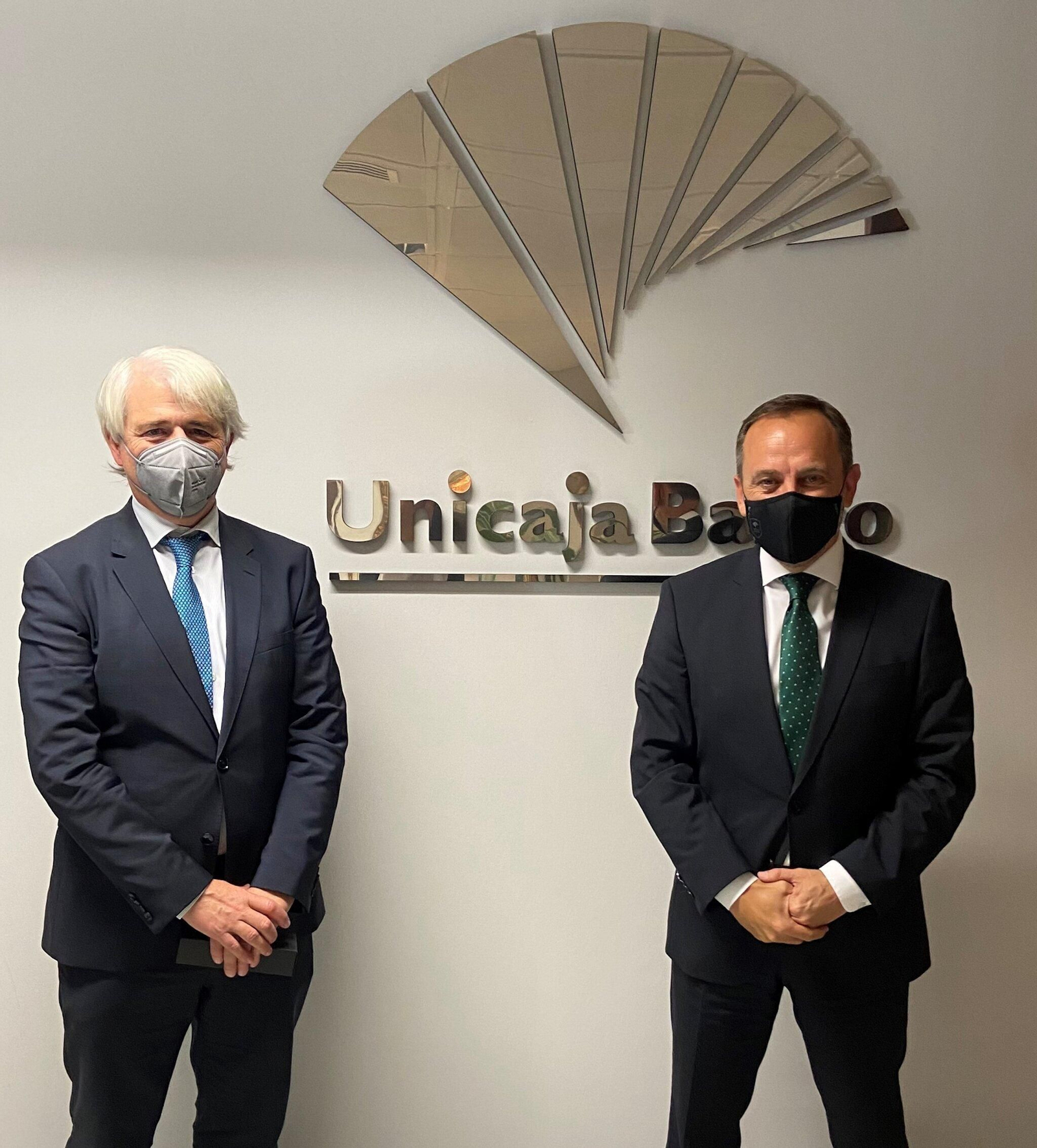 Firma del convenio convenio entre Unicaja Banco y el Colegio de Abogados de Málaga.