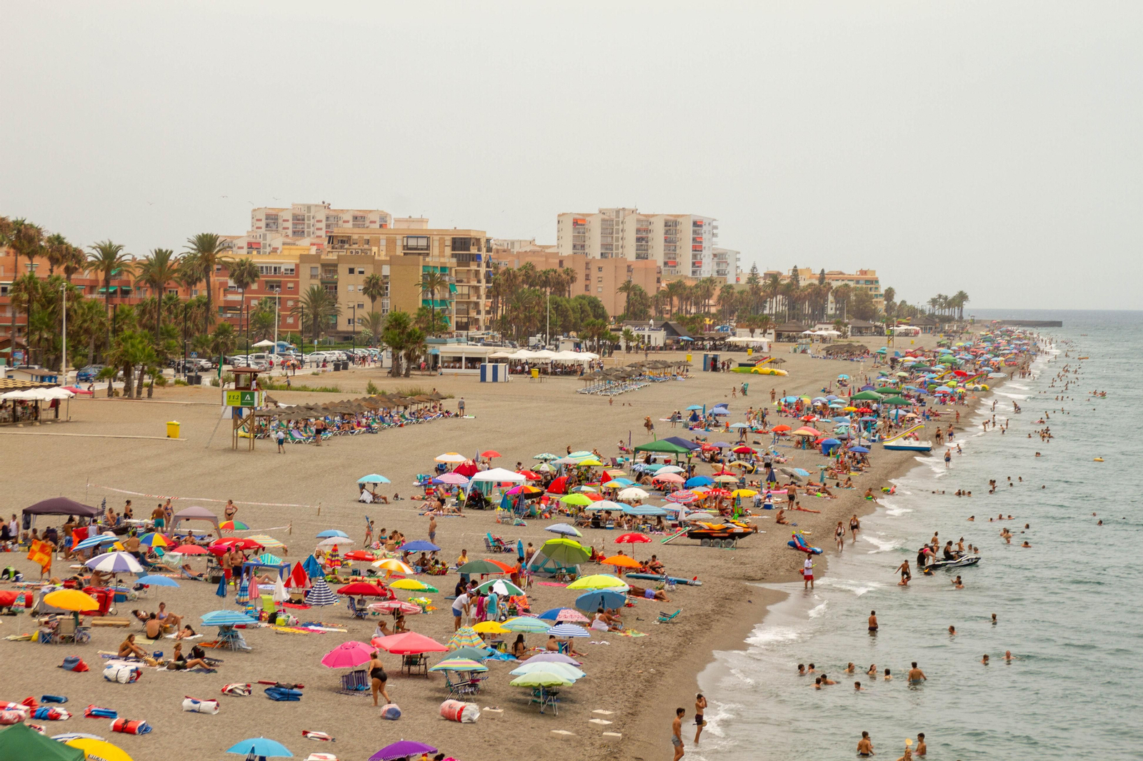 Salud prohíbe el baño en una zona de la playa de Salobreña por unos parámetros microbiológicos alterados