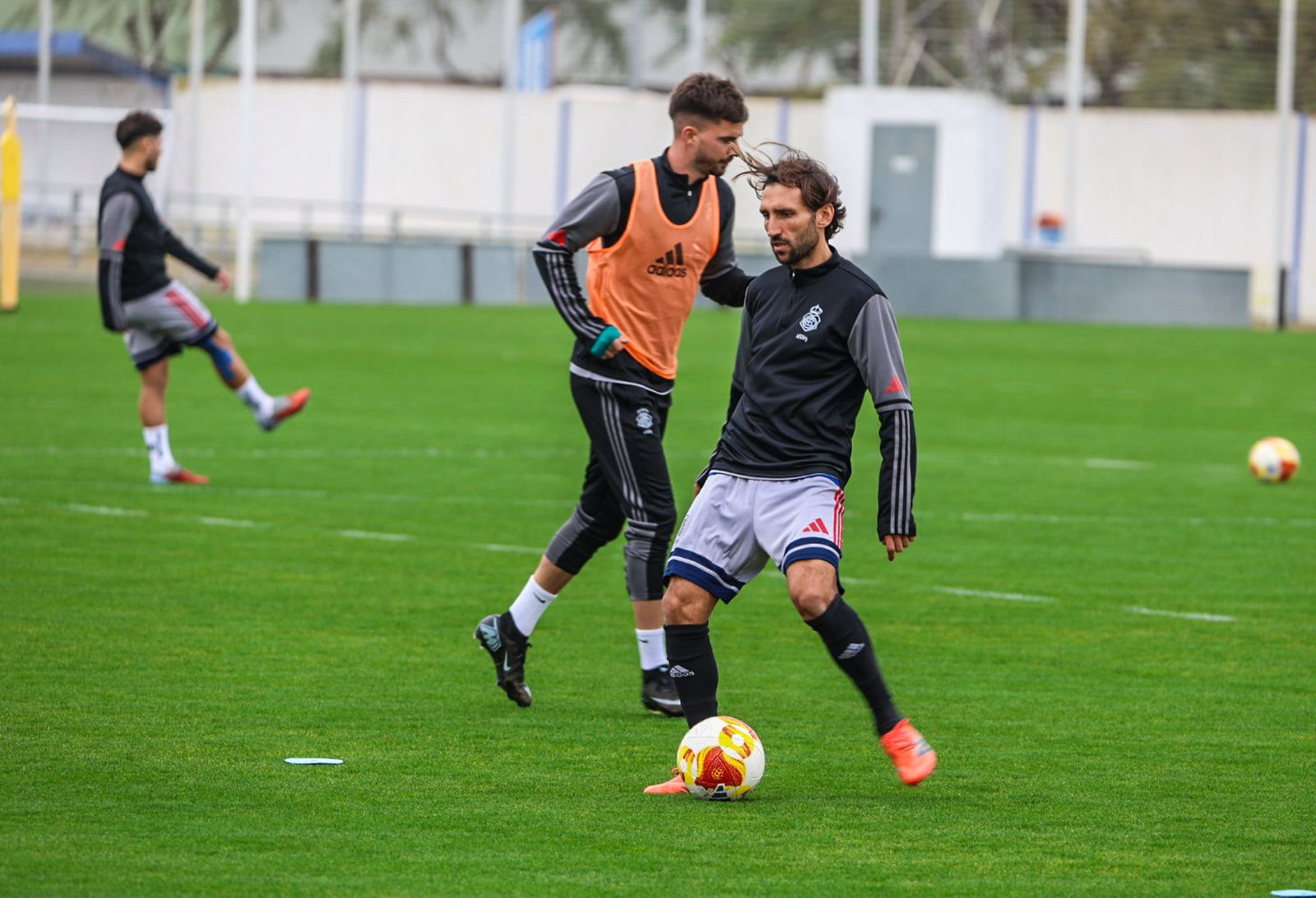 Entrenamiento del Recre con la incorporación de nuevos jugadores, en fotografías
