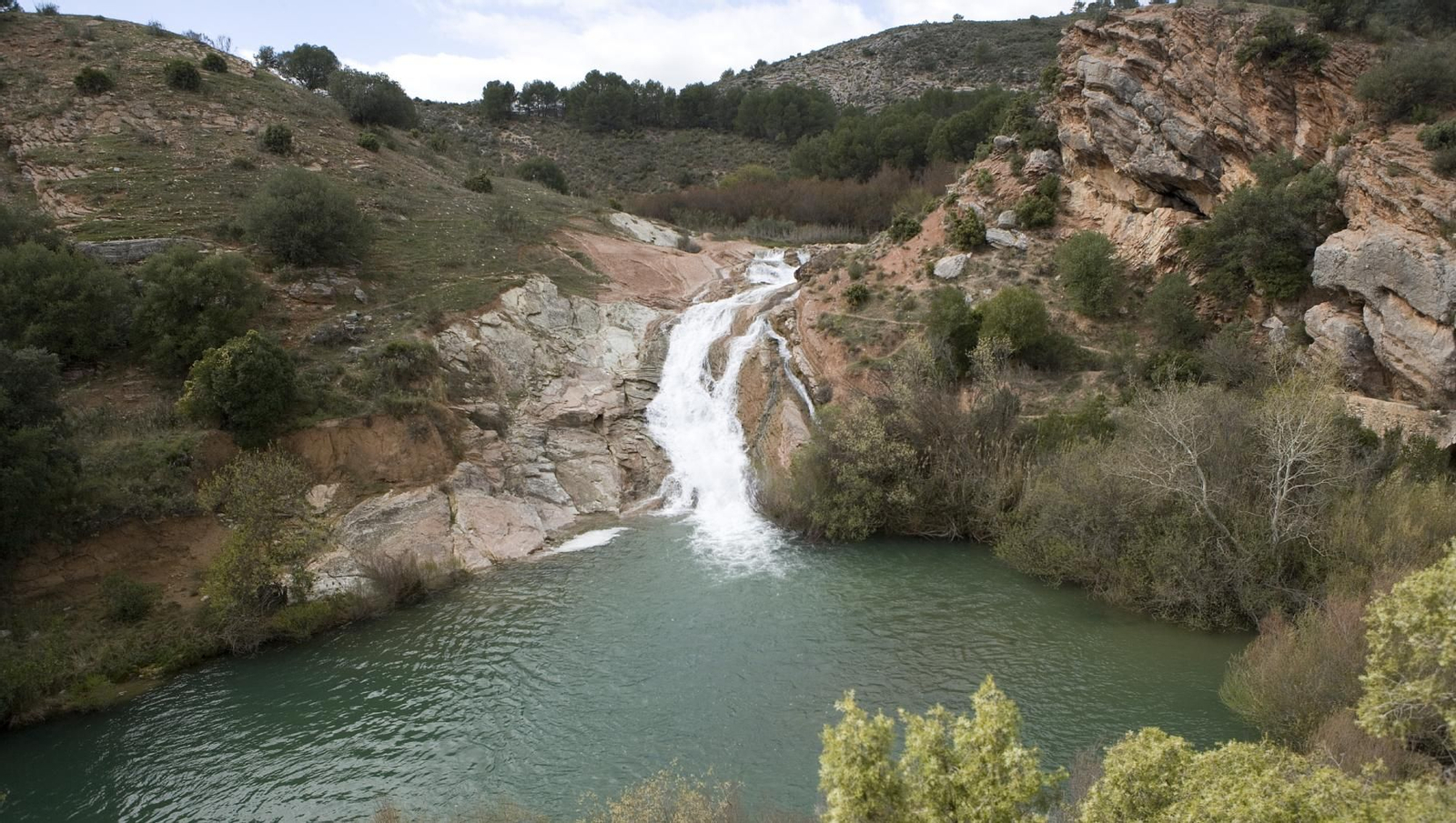 Así es la catarata del río Turón, cerca de El Burgo.
