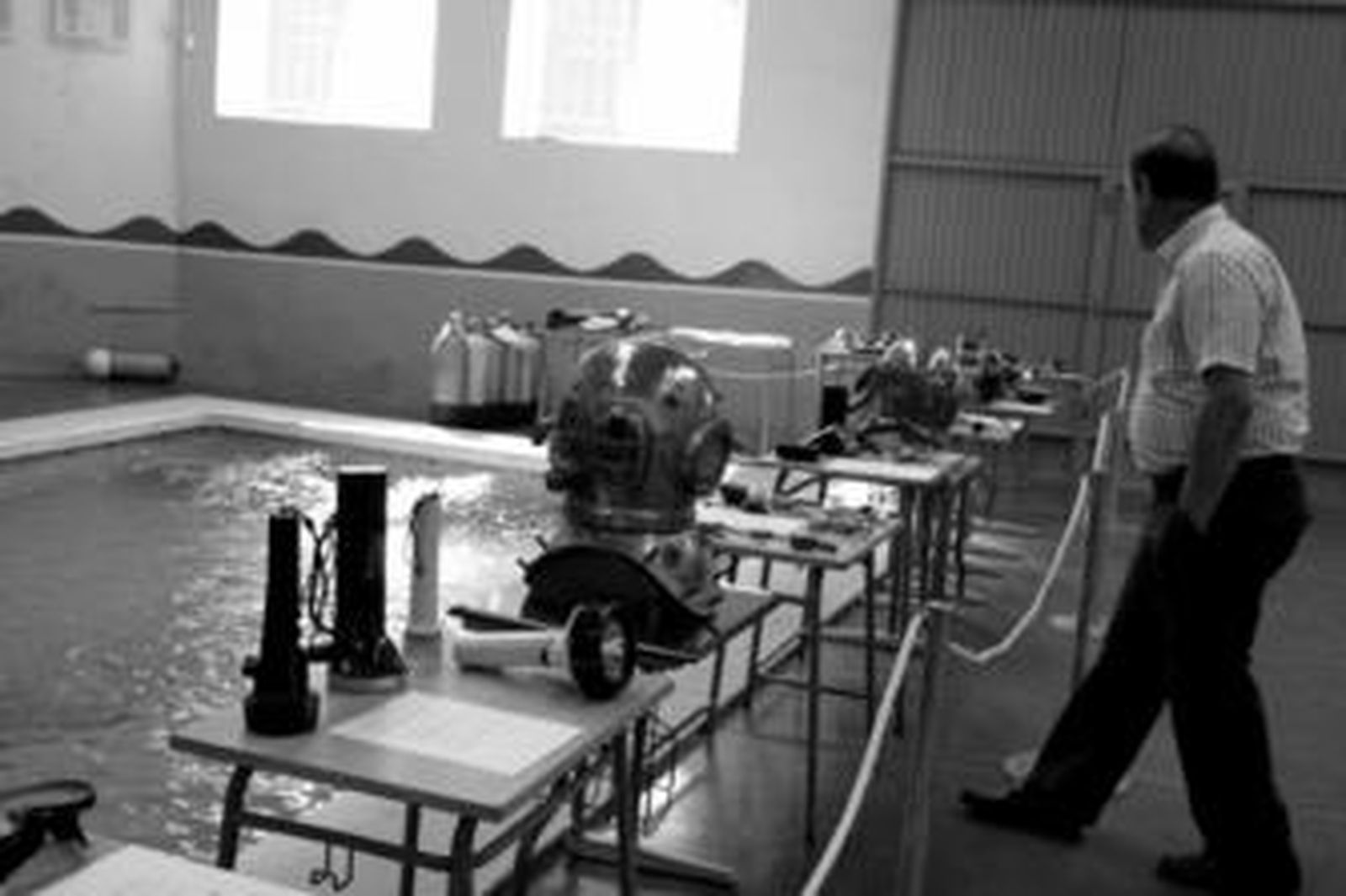 El material antiguo de buceo ha estado expuesto en la sede del Club de Buceo Caetaria.