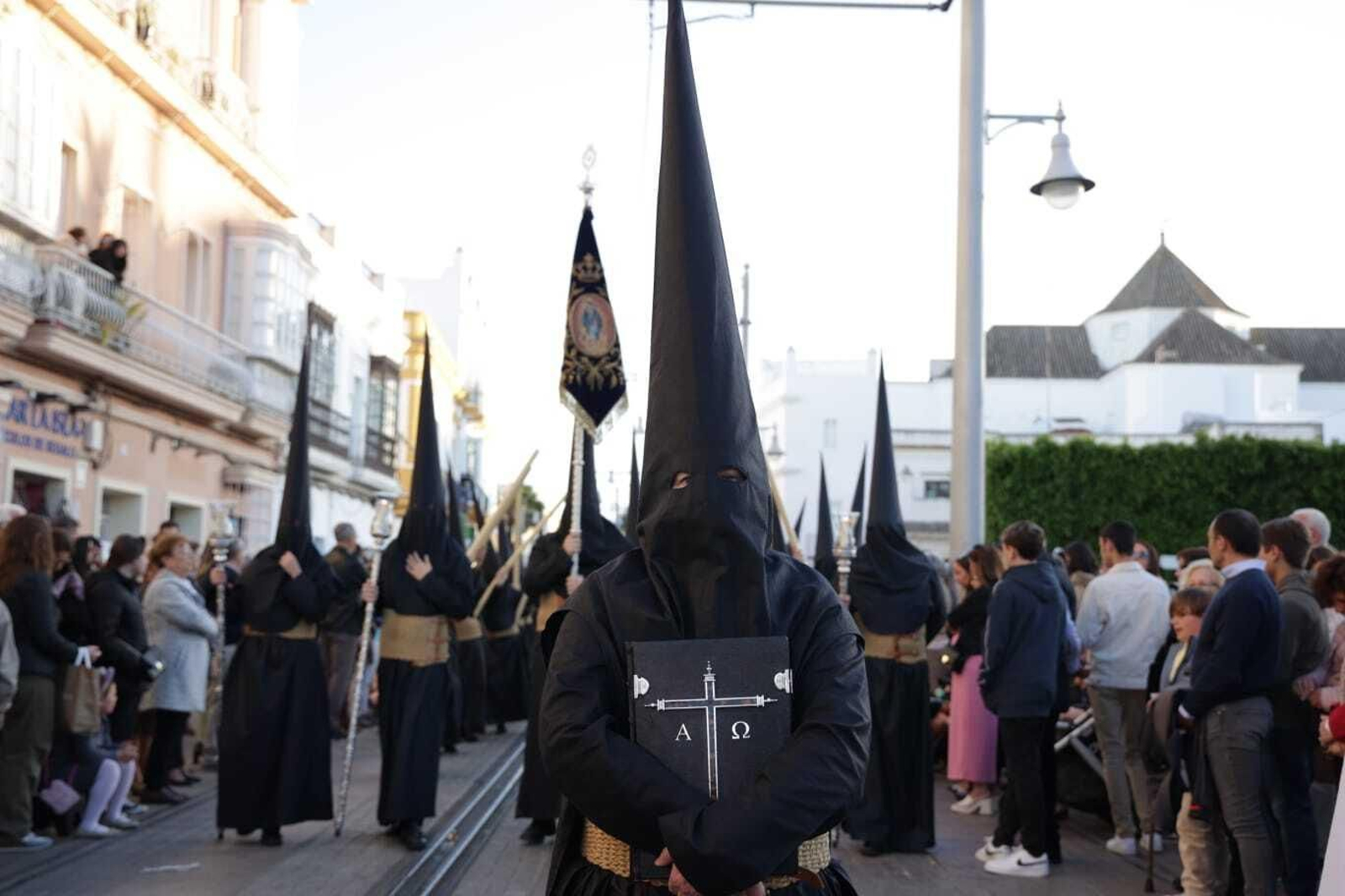 Las imágenes de la procesión del Santo Entierro de la Semana Santa de San Fernando 2023