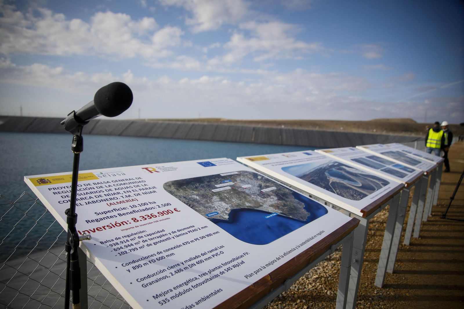 María Jesús Montero visita las obras de la balsa general de regulación de la Comarca de Usuarios Aguas de Níjar, en imágenes
