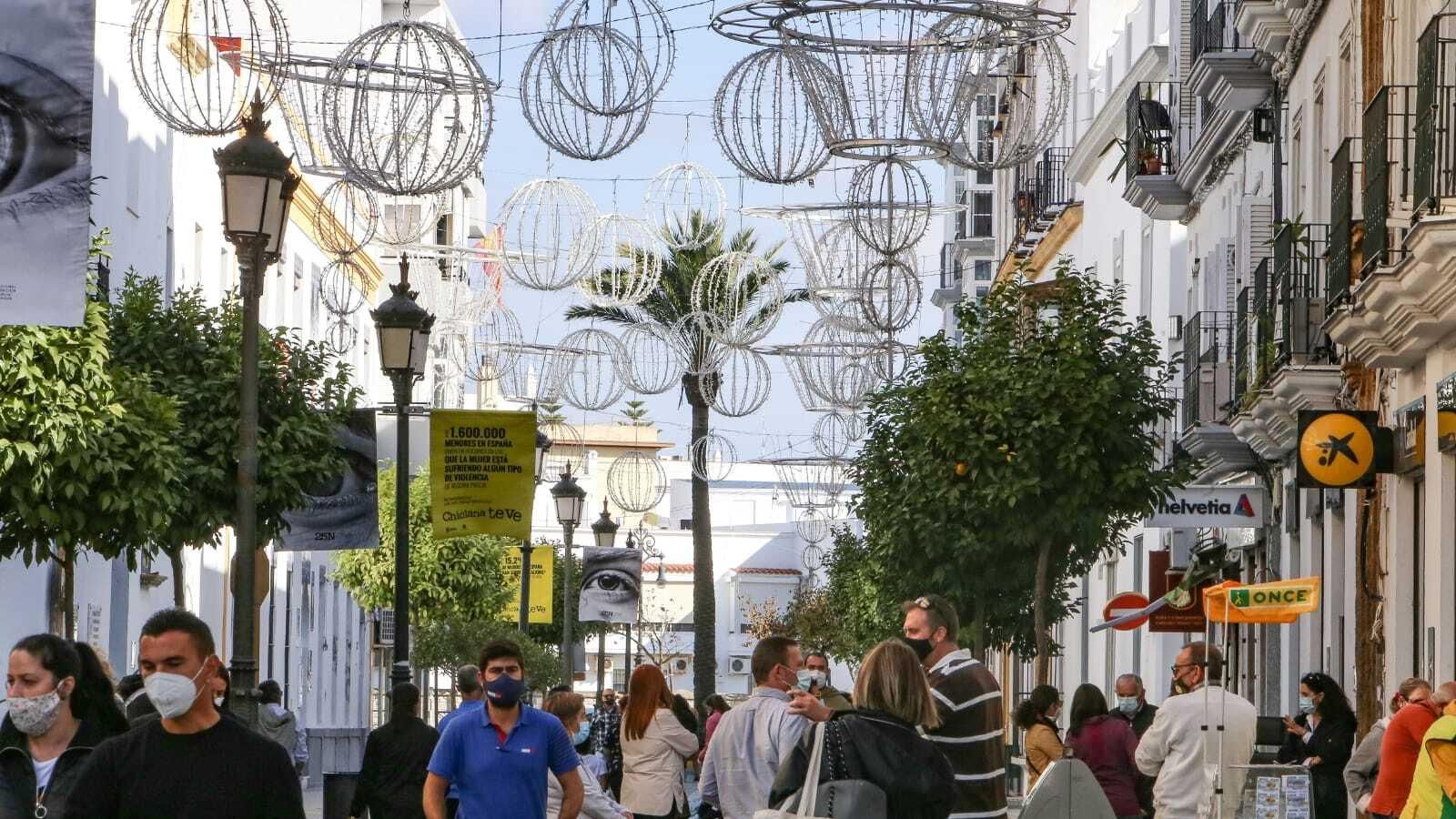 Decoración navideña a través del alumbrado que se inaugura este viernes a la siete de la tarde.