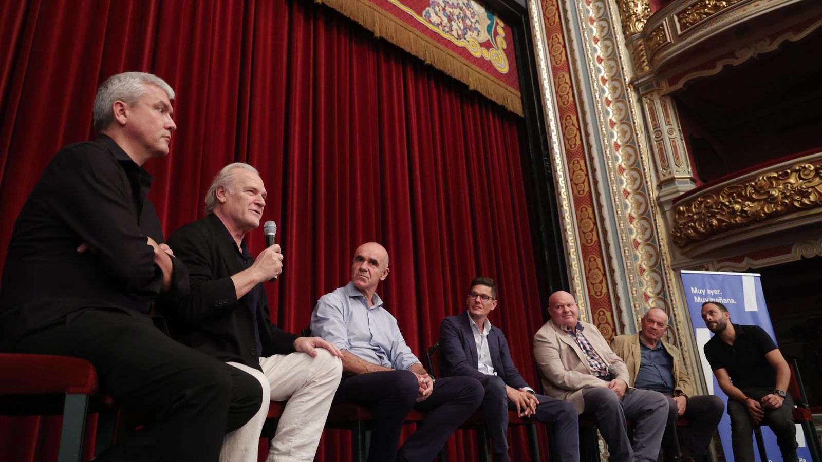 Otro momento de la presentación de la obra.