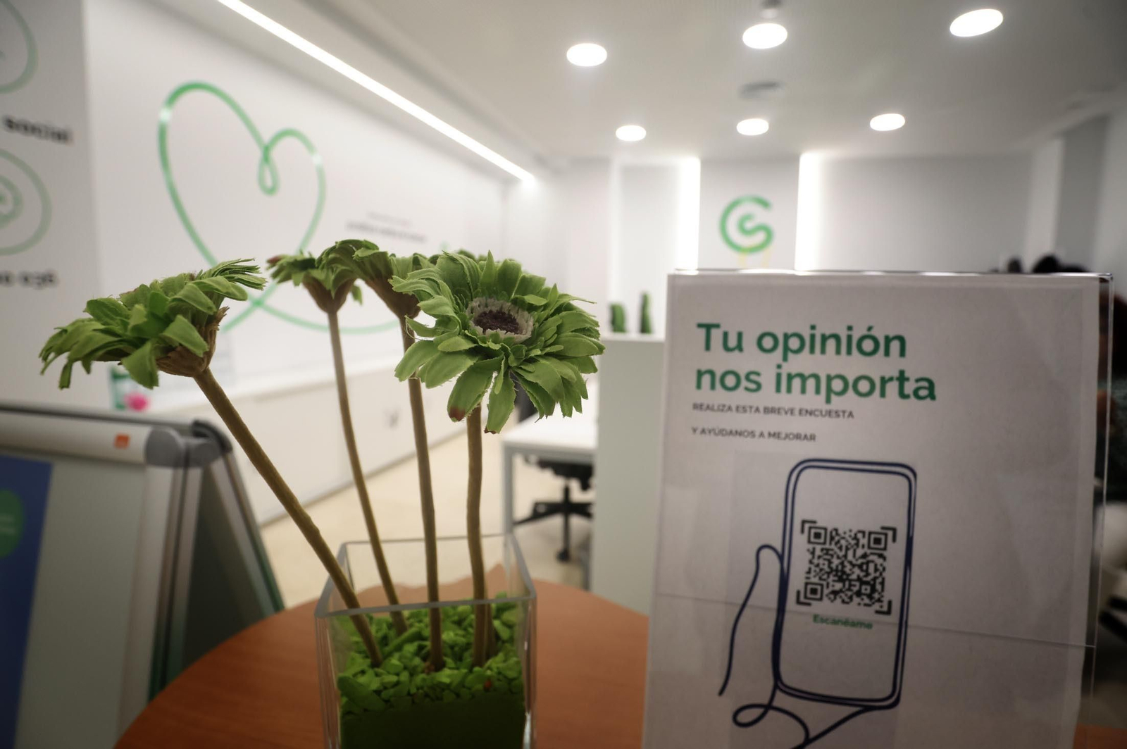 Imágenes de la inauguración de la nueva sede de la "Asociación Española Contra el Cáncer" en Huelva