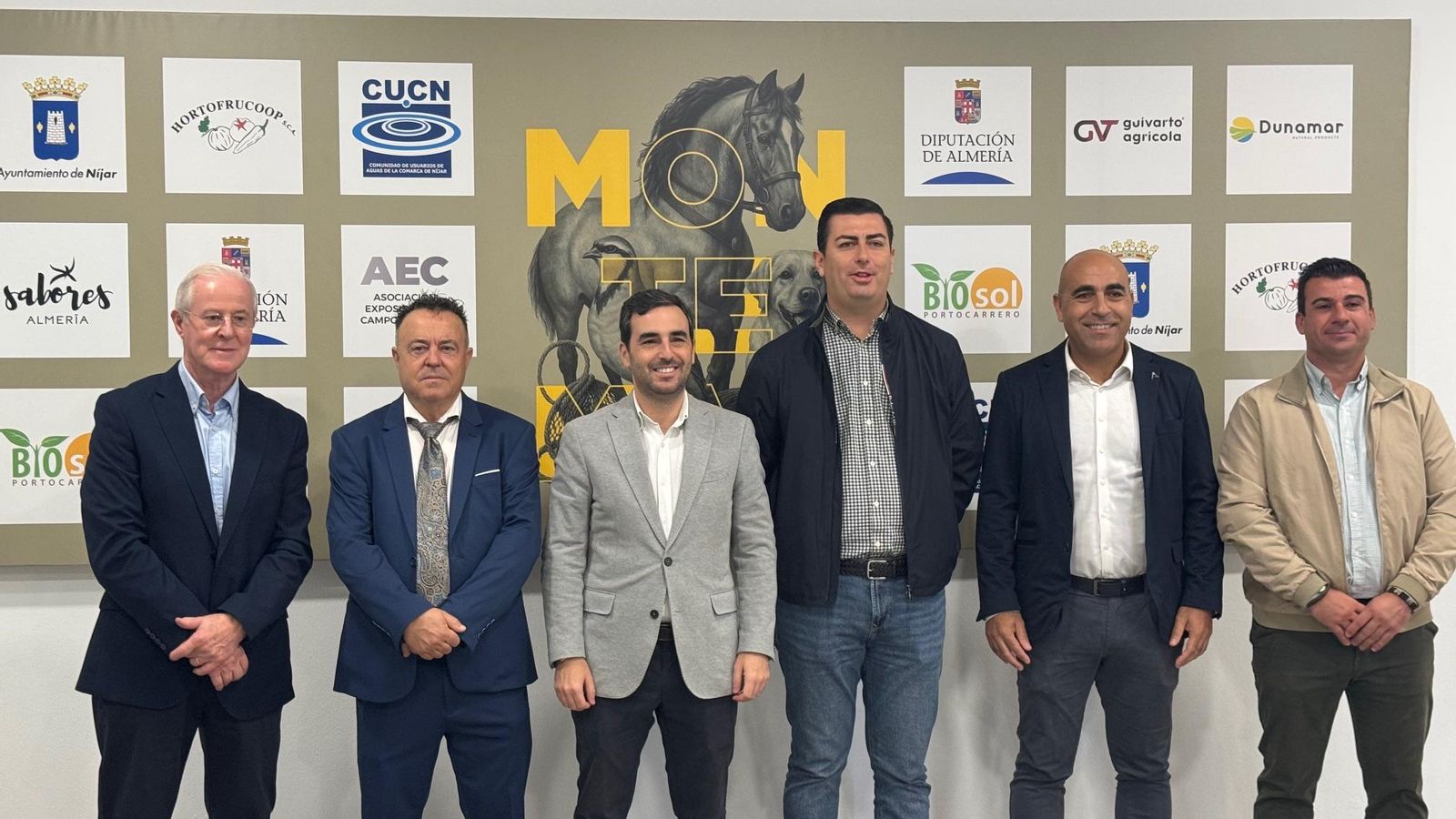 Autoridades en la inauguración de Montemar.