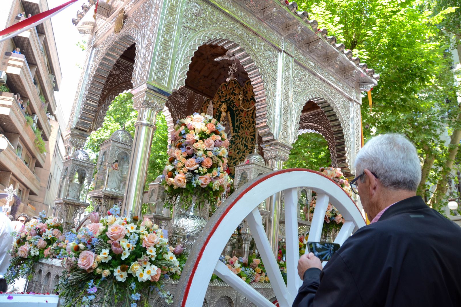 La salida de la Hermandad del Rocío de Granada, en imágenes