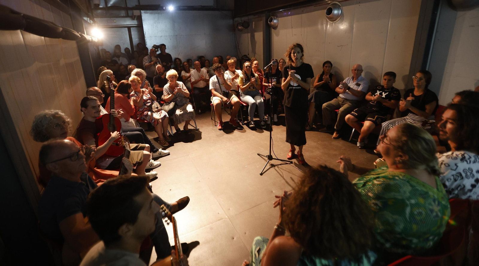 Búscate en la reunión a compás en AlCultura