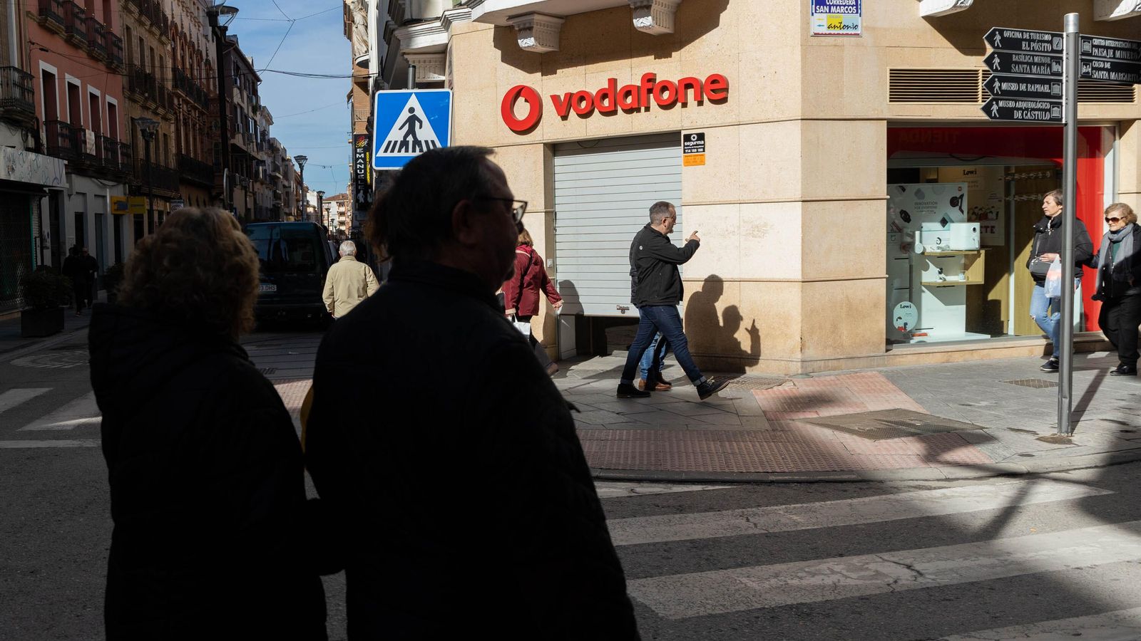 Tienda de Vodafone en Linares asaltada por la banda.