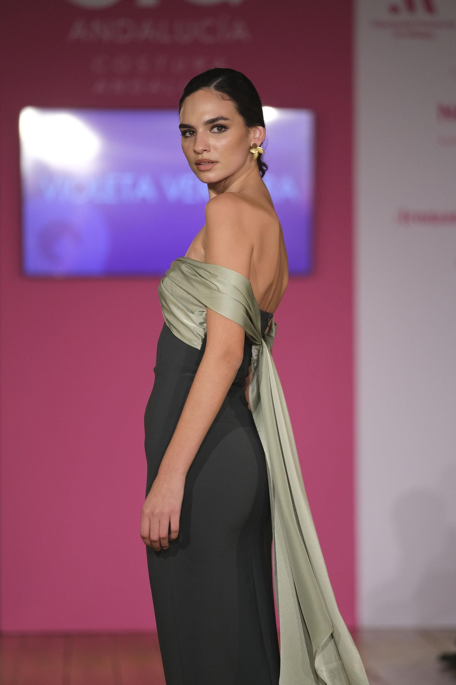 Sobriedad y minimalismo en las invitadas de Violeta Vergara