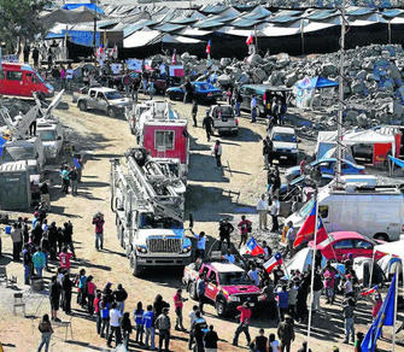 Un amplio dispositivo trabaja en las tareas de rescate de los mineros atrapados en Copiapo.