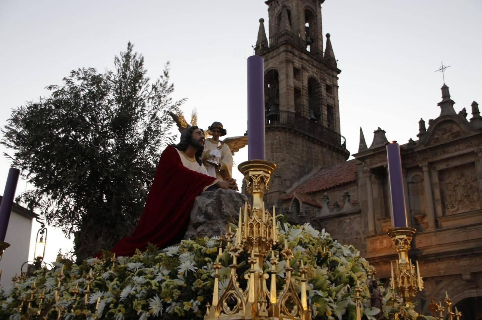 Jueves Santo en Hinojosa del Duque: La procesión del Huerto y los Dolores, en imágenes