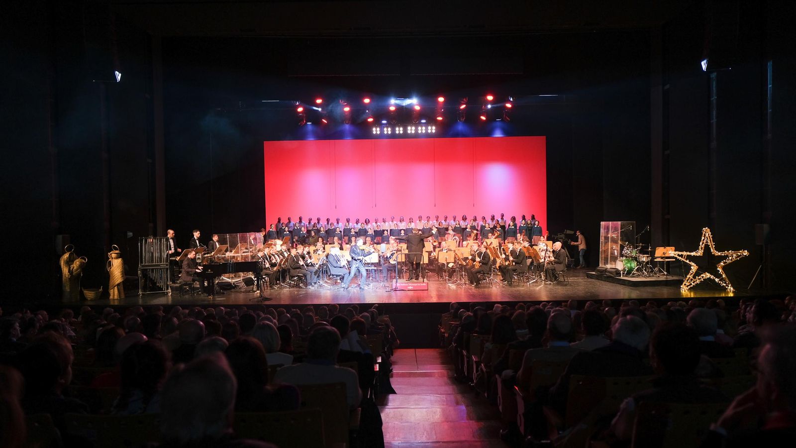 Imágenes del espectáculo Así canta nuestra tierra en Navidad, de la Fundación Cajasol y Alalá