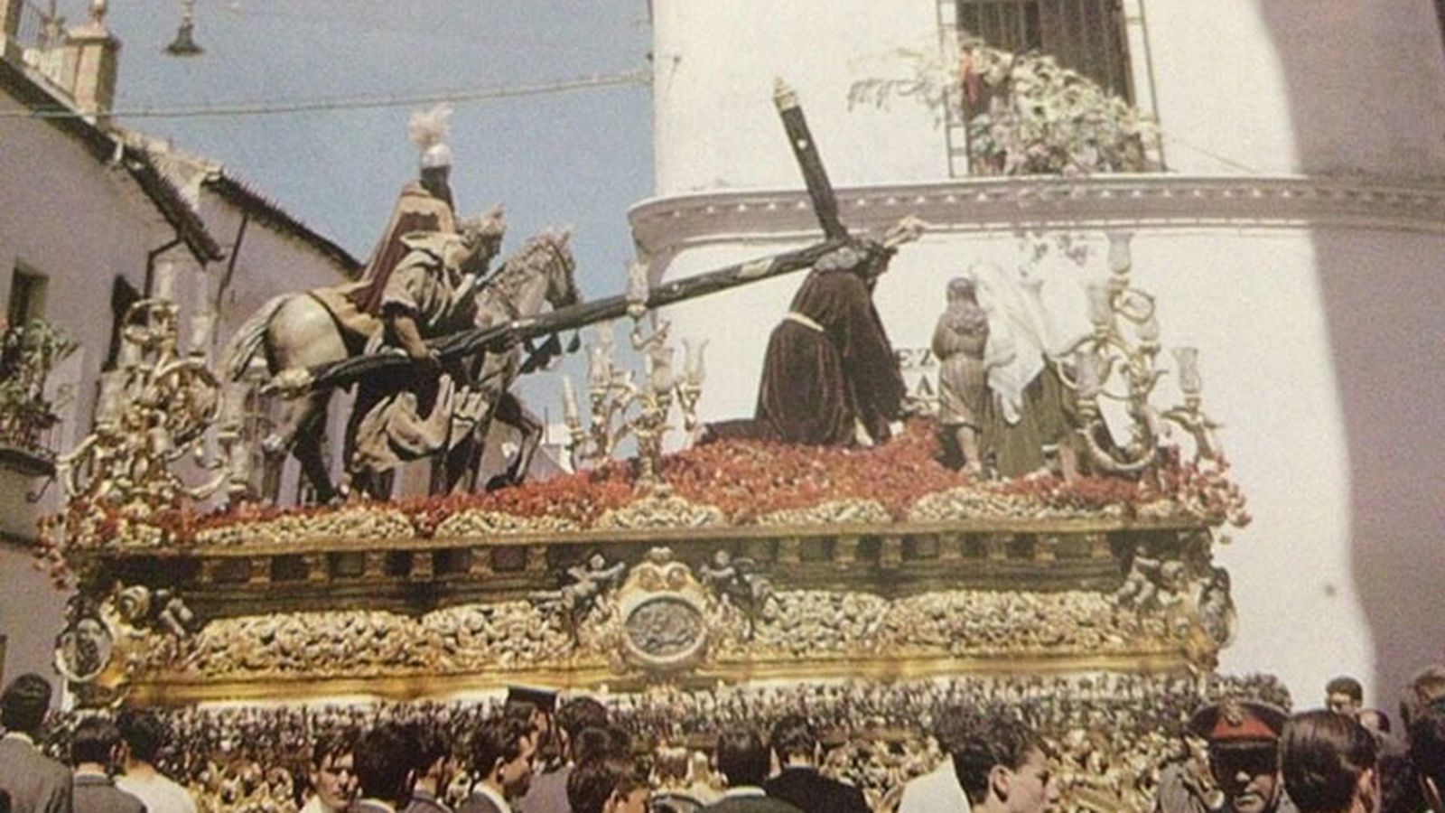 El paso del portaviones fue vendido en 1971 a la Vera Cruz de Utrera