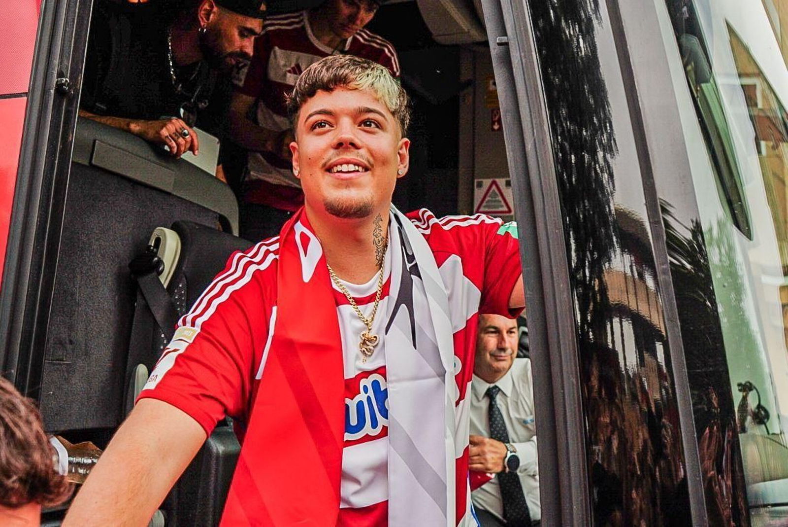 La llegada de Saiko a Los Cármenes, en imágenes