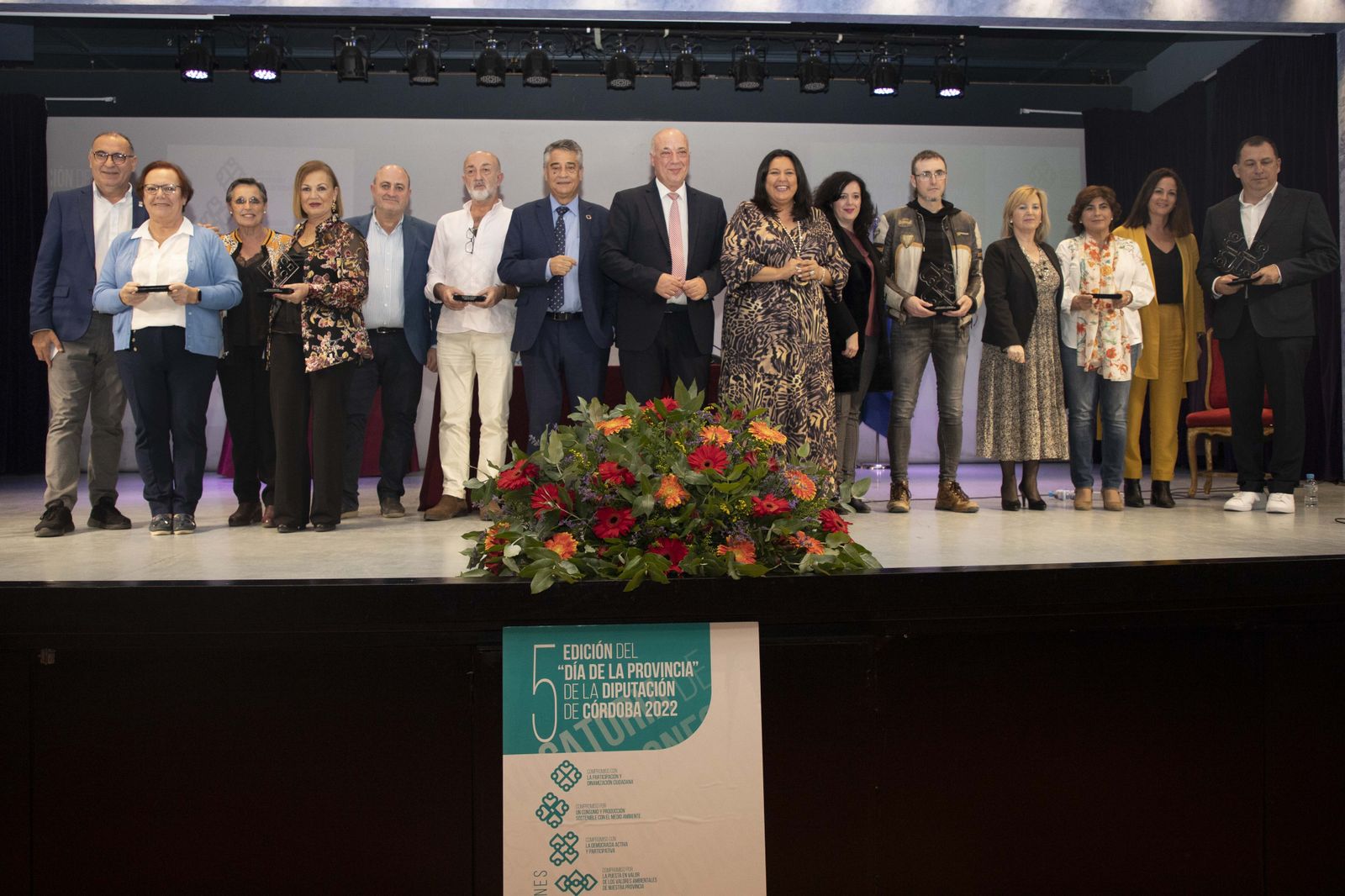 Foto de familia de los reconocidos en la V Gala del Día de la Provincia.