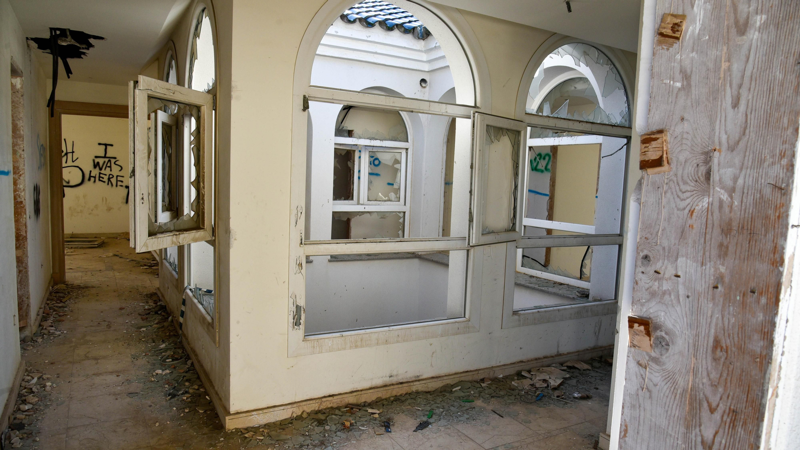 Fotos de la urbanización abandonada en Cortijo Grande, en Los Barrios