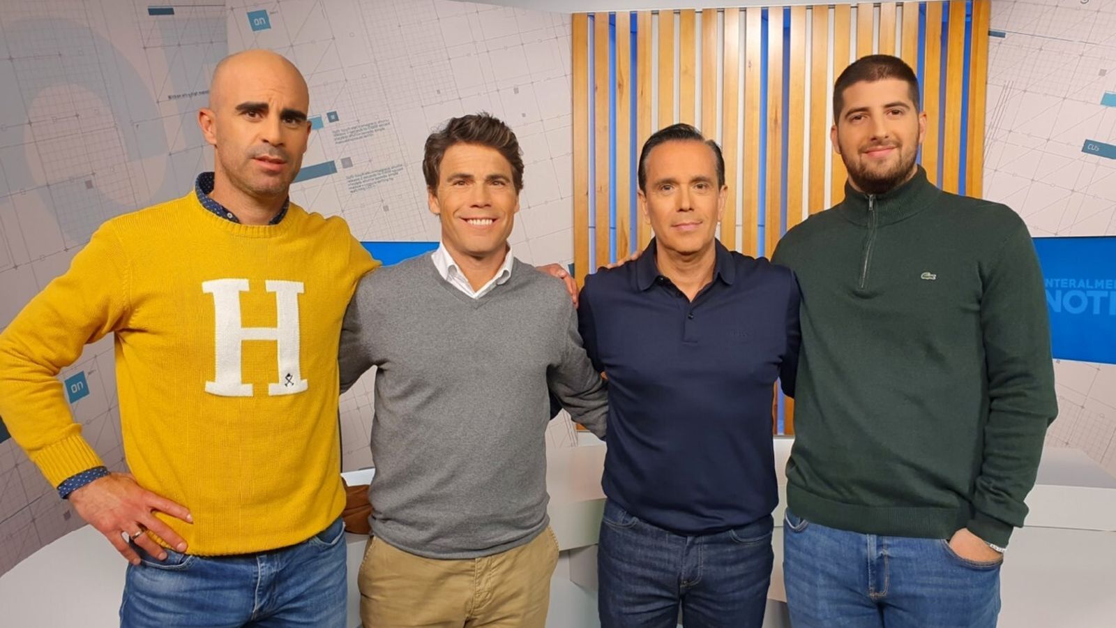 Rubi, flanqueado por los periodistas Juanjo García, Antonio Martínez y Paco Gregorio