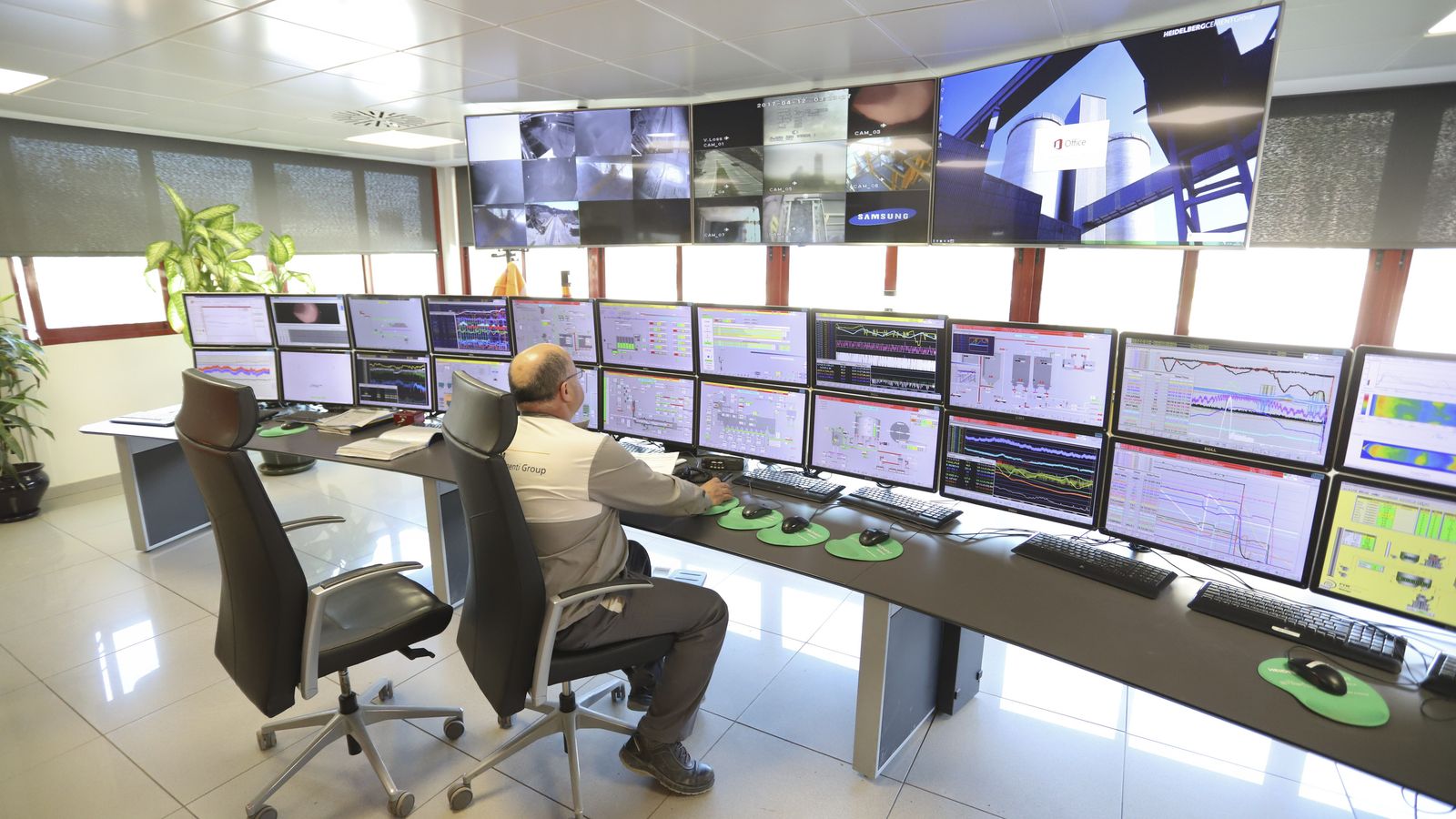 Sala de control de la fábrica.