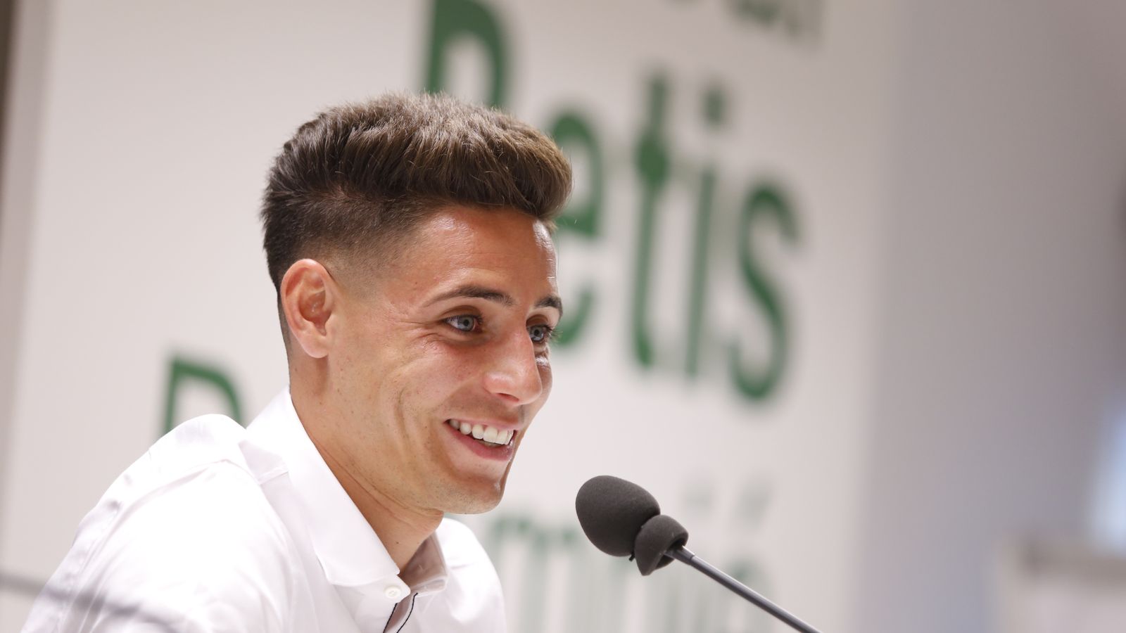 Álex Moreno, en su primera rueda de prensa como verdiblanco.