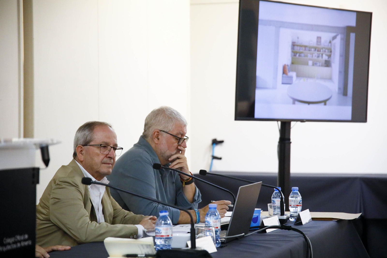 Imágenes del nombramiento como colegiado de honor a Santiago Alfonso en el colegio oficial de arquitectos de Almería