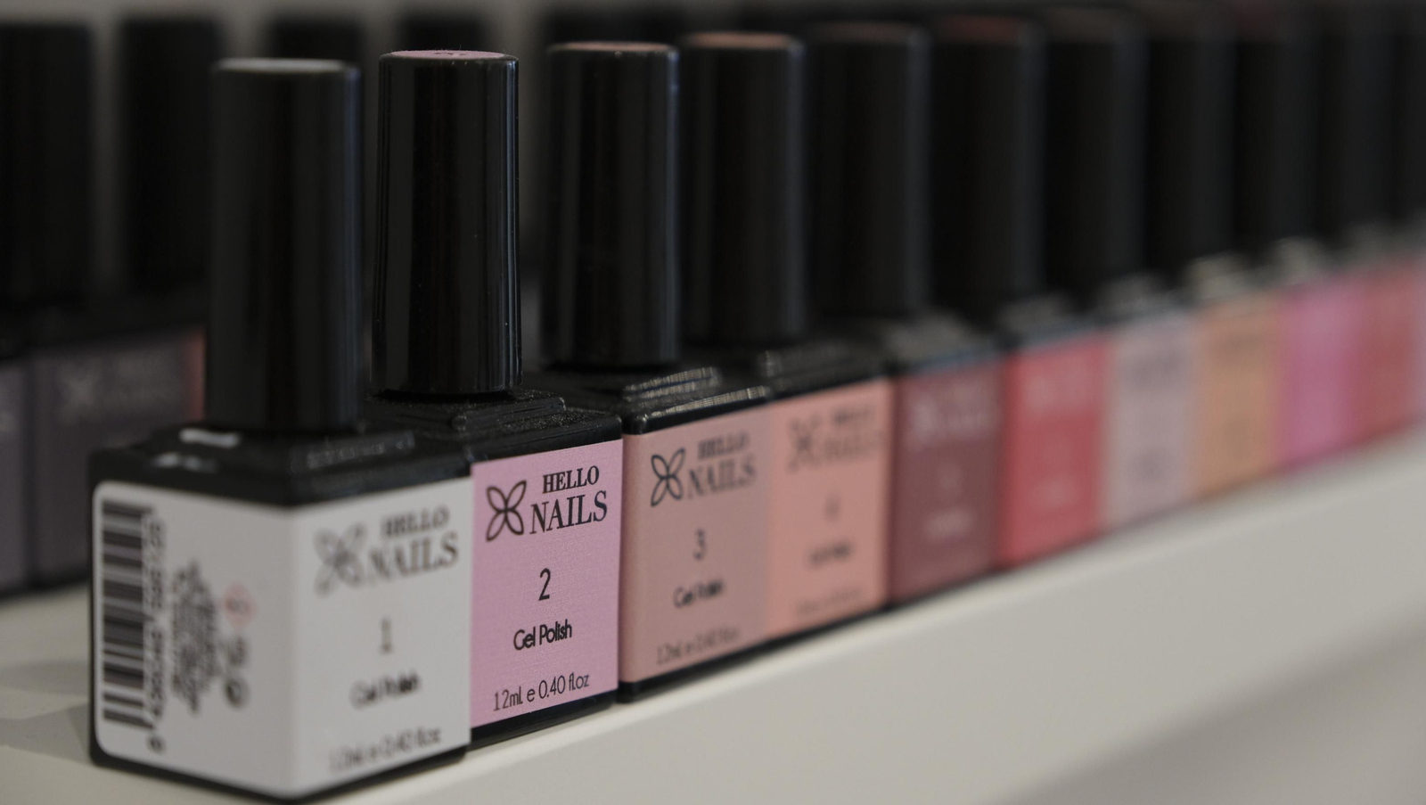 Imágenes de la nueva franquicia de Hello Nails en Almería