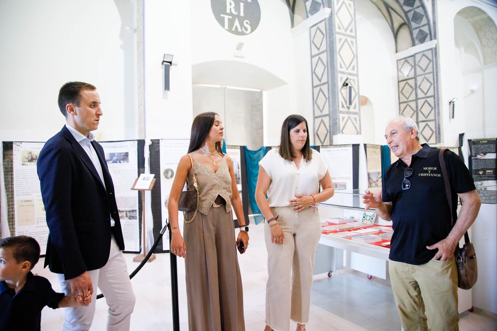 Desfile de Gigantes y Cabezudos de Vera, en imágenes