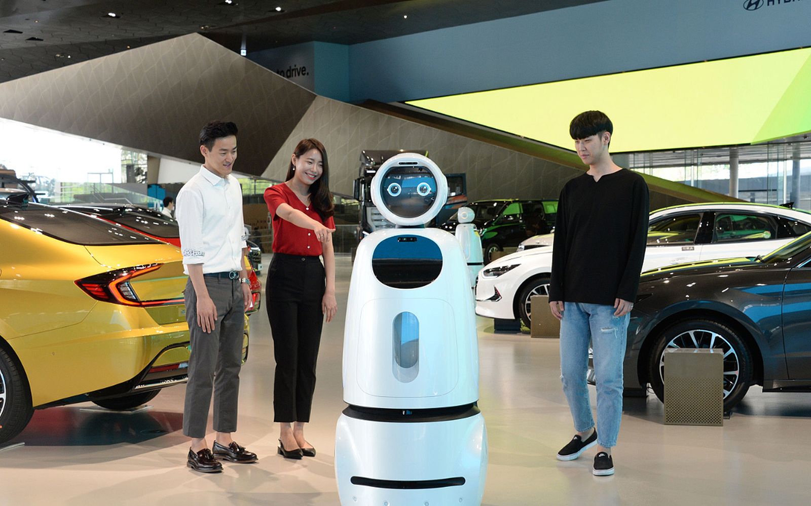 Así son los robots 'vende coches' creados por Hyundai y LG.
