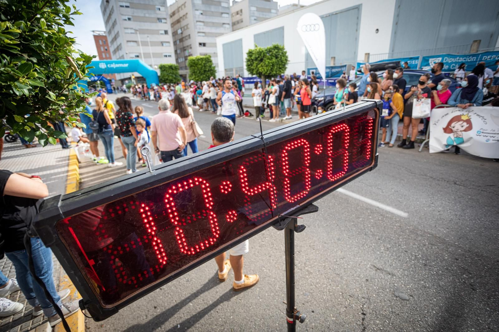 Imágenes: Cádiz vive la carrera solidaria de la Milla Verde