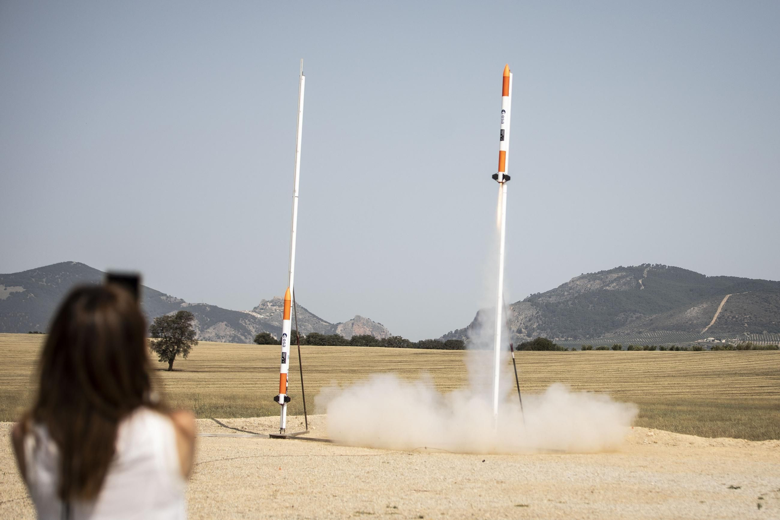 Lanzamiento de cohetes con los satélites fabricados dentro de la competición CanSat en Granada.