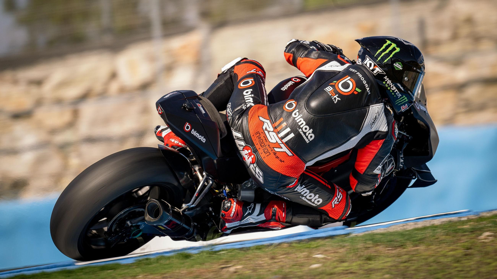 Alex Lowes, piloto del bimota by Kawasaki Racing Team, en acción. Alex Lowes, piloto del bimota by Kawasaki Racing Team, en acción.