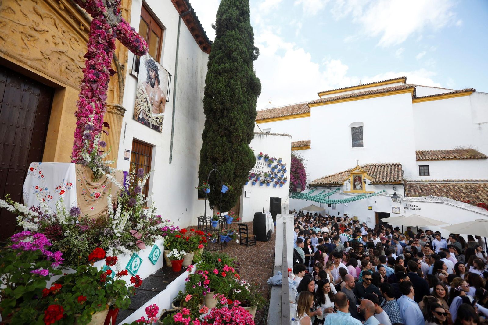 Las mejores fotos de unas Cruces de Córdoba abarrotadas para dar la bienvenida al fin de semana