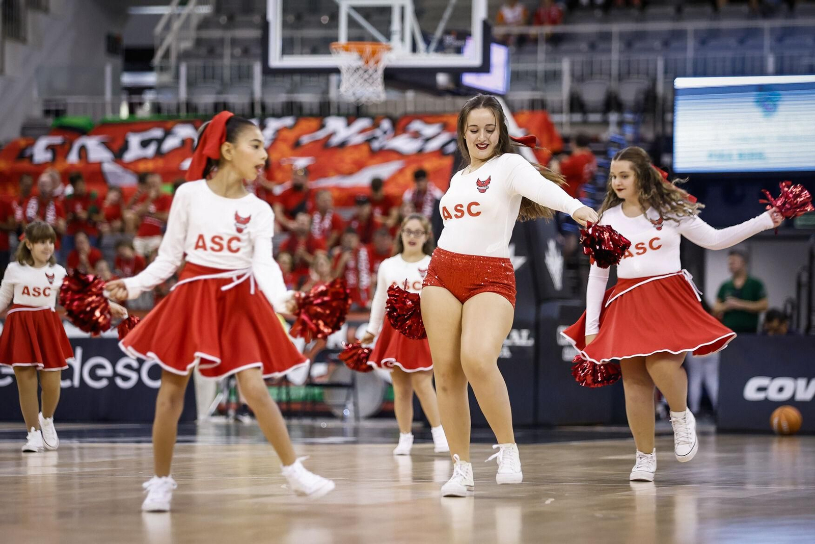 Las imágenes del partido entre el Covirán Granada y el UCAM Murcia