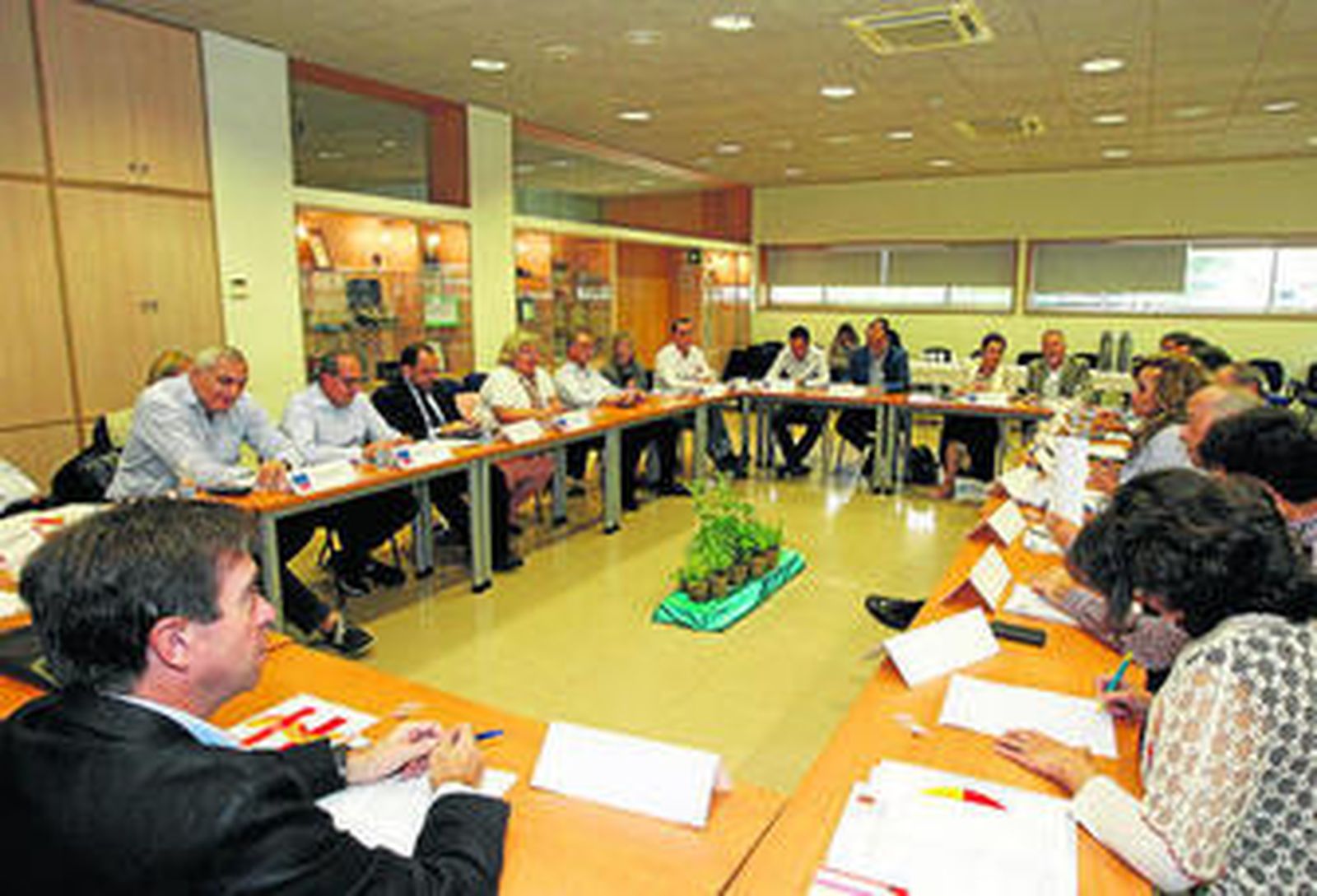 Los representantes de Hortiespaña se reunieron ayer en Almería con los cinco eurodiputados socialistas.