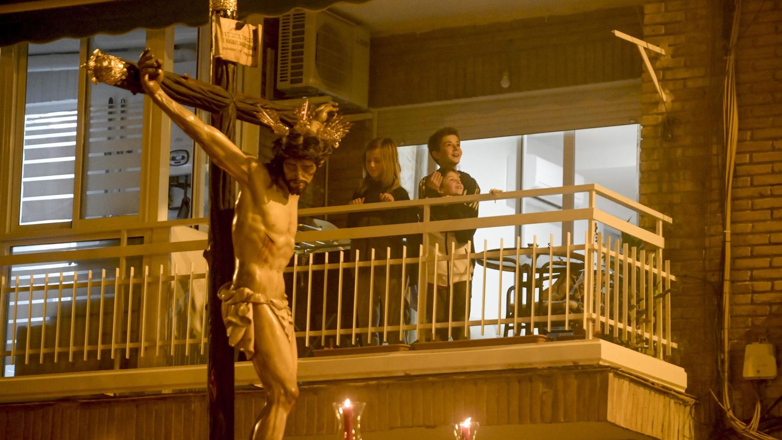 Fotogalería: Vía Crucis Hermandad de la Sagrada Lanzada 2025