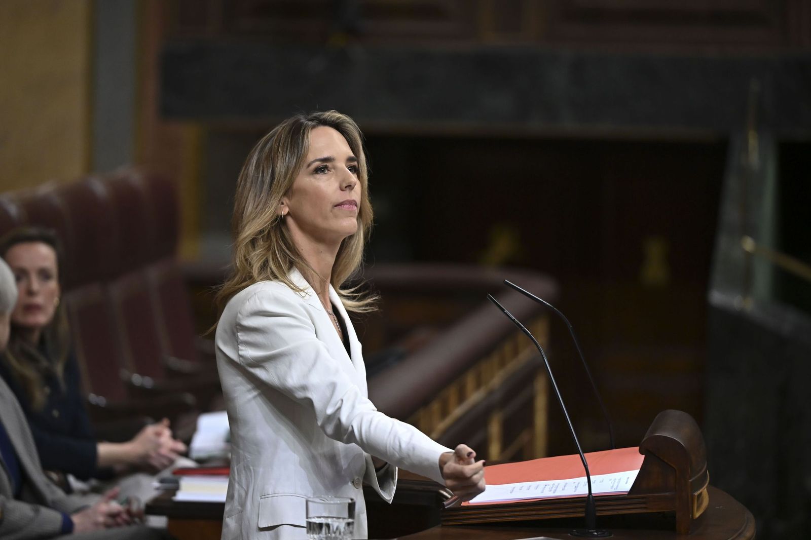 La dirputada del PP Cayetana Álvarez de Toledo acusa al Gobierno de querer "salvar a Delcy para salvarse a sí mismo".