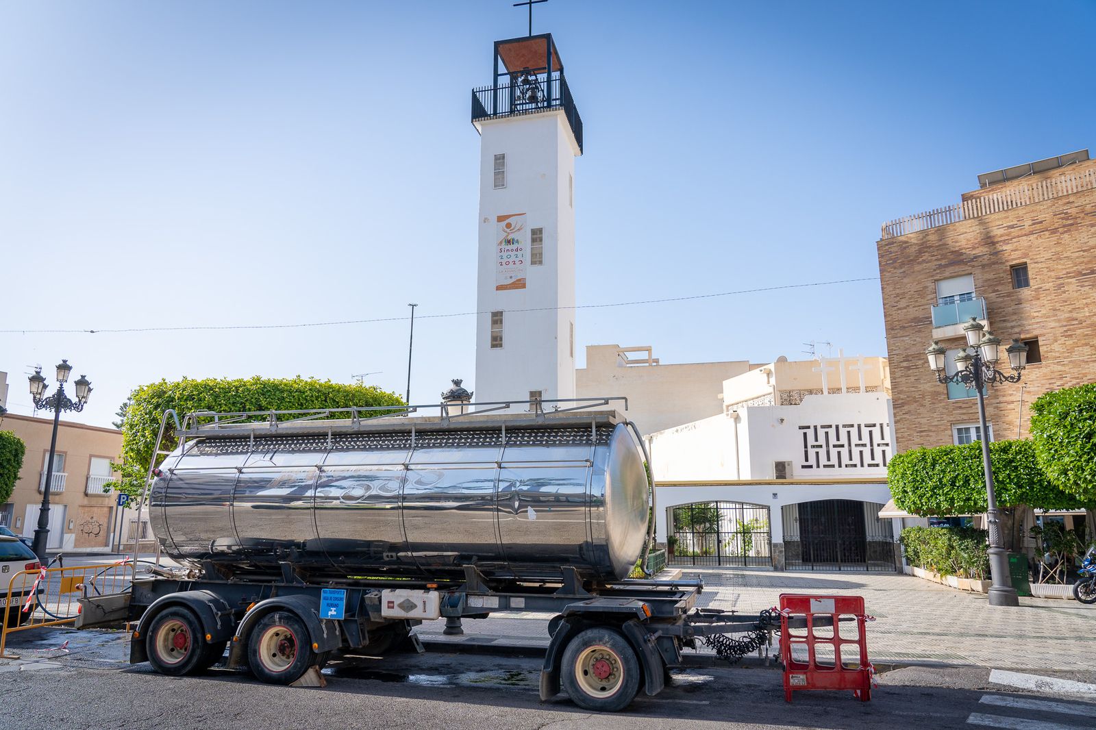 Imágenes del primer día de restricciones del consumo de agua potable en Roquetas de Mar