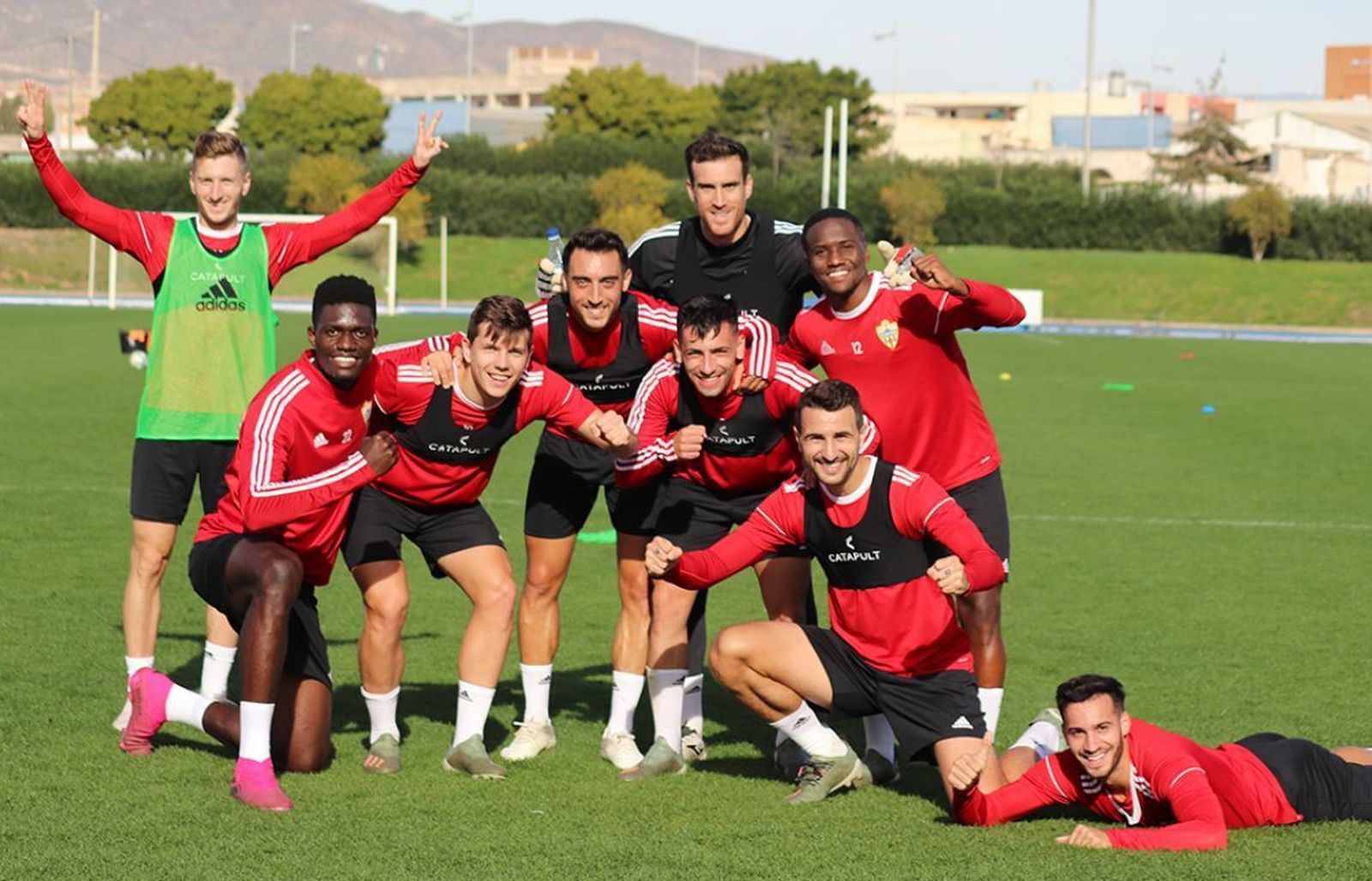 Varios jugadores rojiblancos, en el entrenamiento de esta mañana.