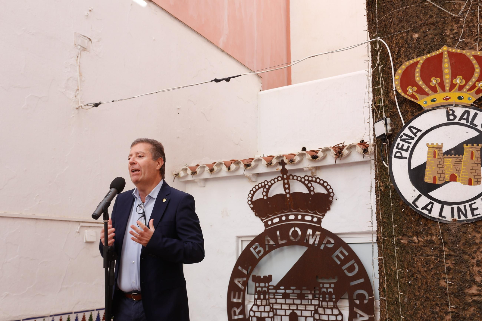 Las fotos de la entrega de medallas de la Asociación Fuerte de Santa Bárbara a la Peña Balona y Julio Vega