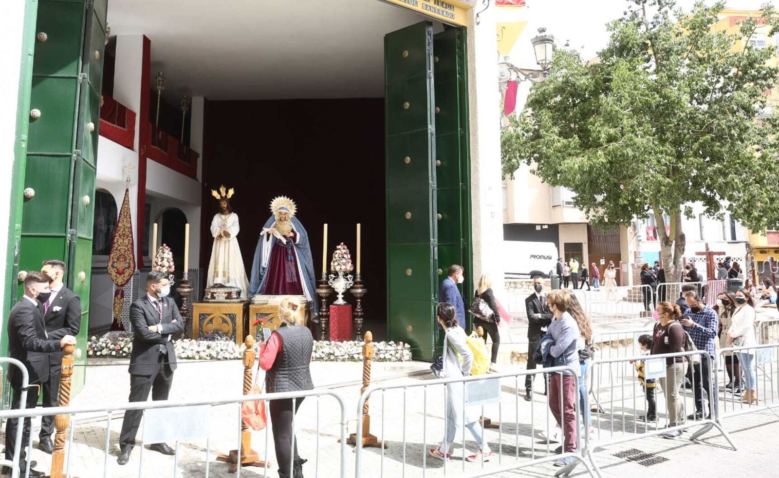 Jesús Cautivo y la Virgen de la Trinidad expuestos en su casa hermandad.