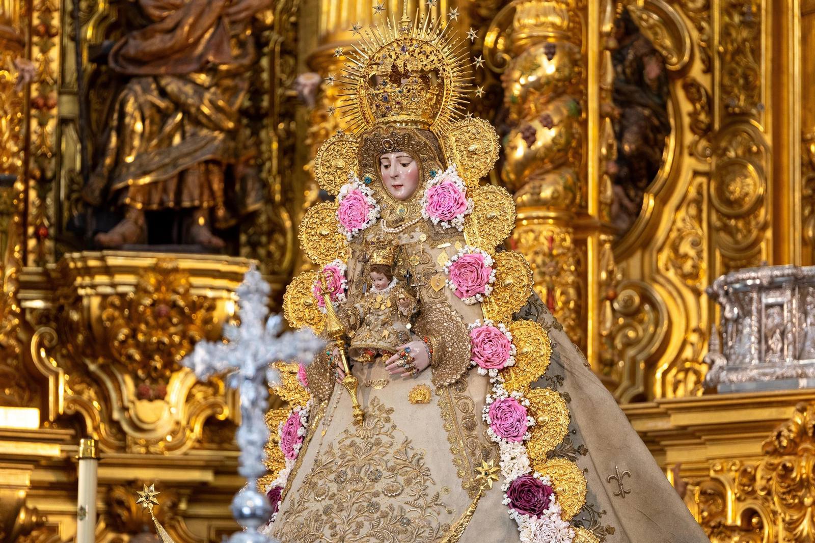 La Virgen del Rocío vuelve al culto tras su restauración