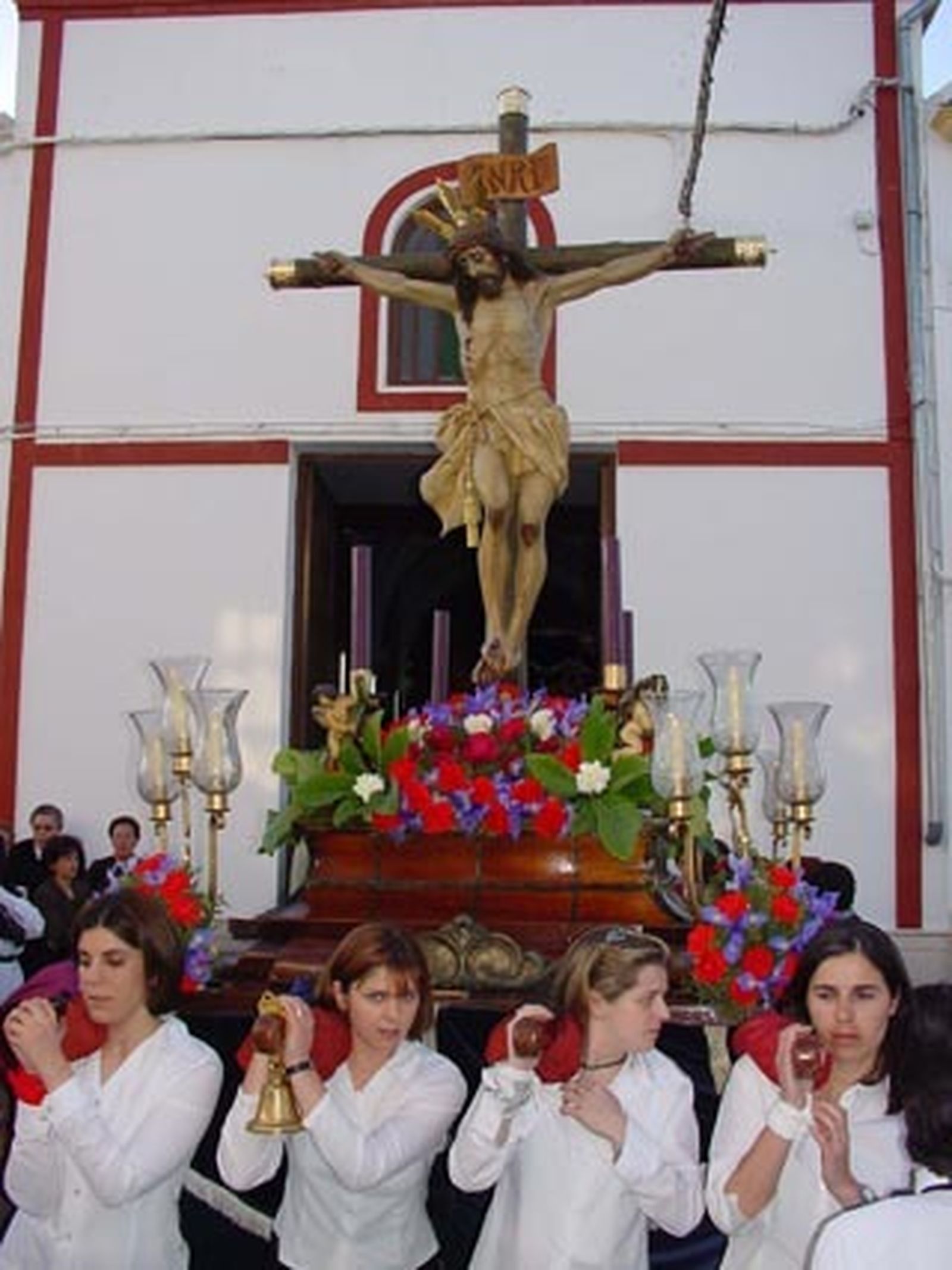 Un Cristo portado por mujeres en Lora de Estepa