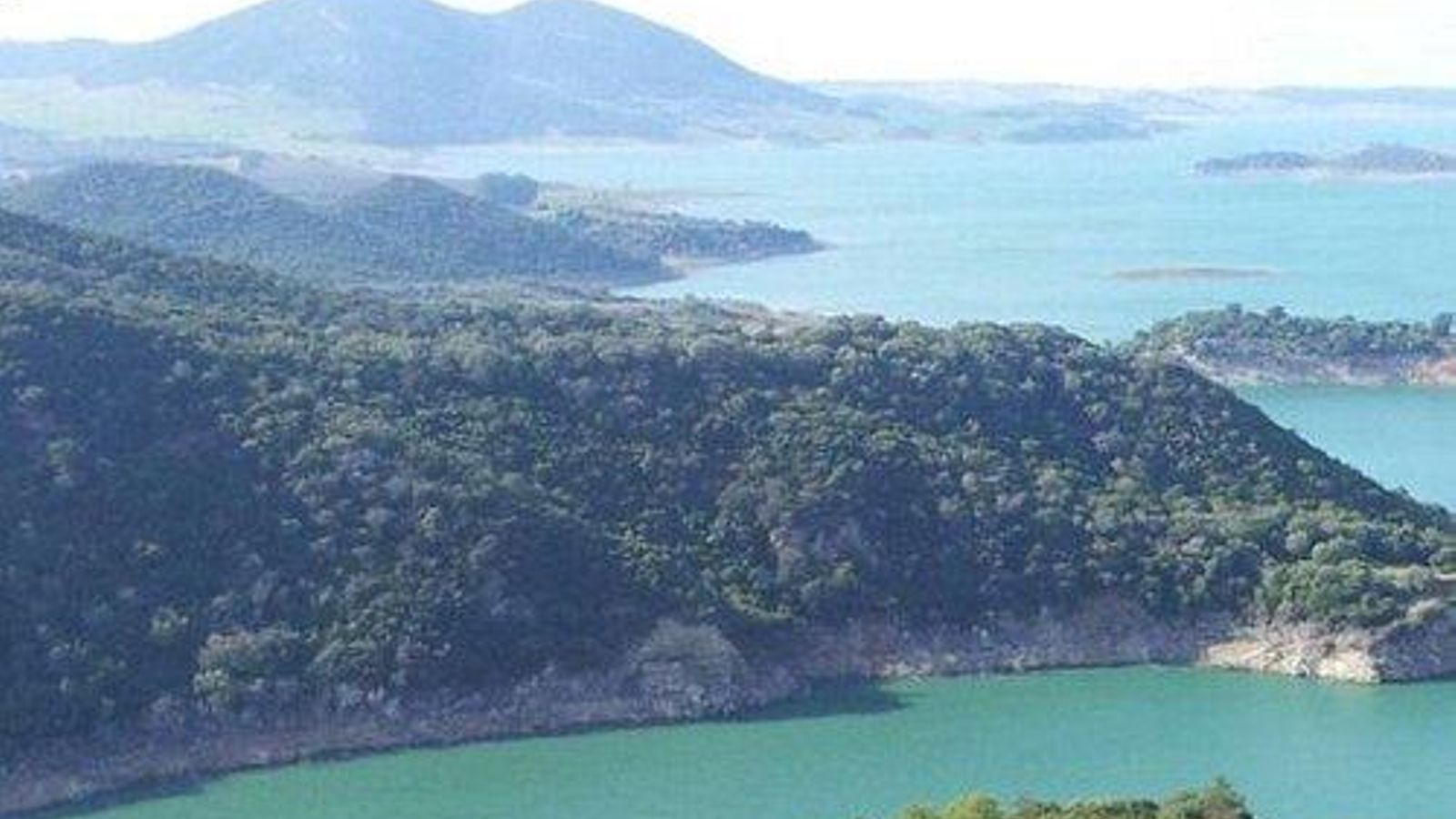 En Algar se puede disfrutar también de actividades acuáticas En Algar se puede disfrutar también de actividades acuáticas