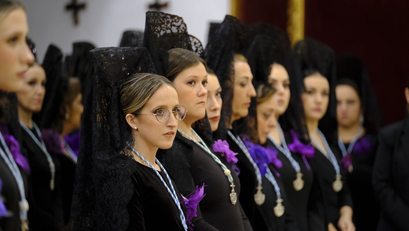 La Procesión de Los Ángeles de sobrepuso a la lluvia, en imágenes