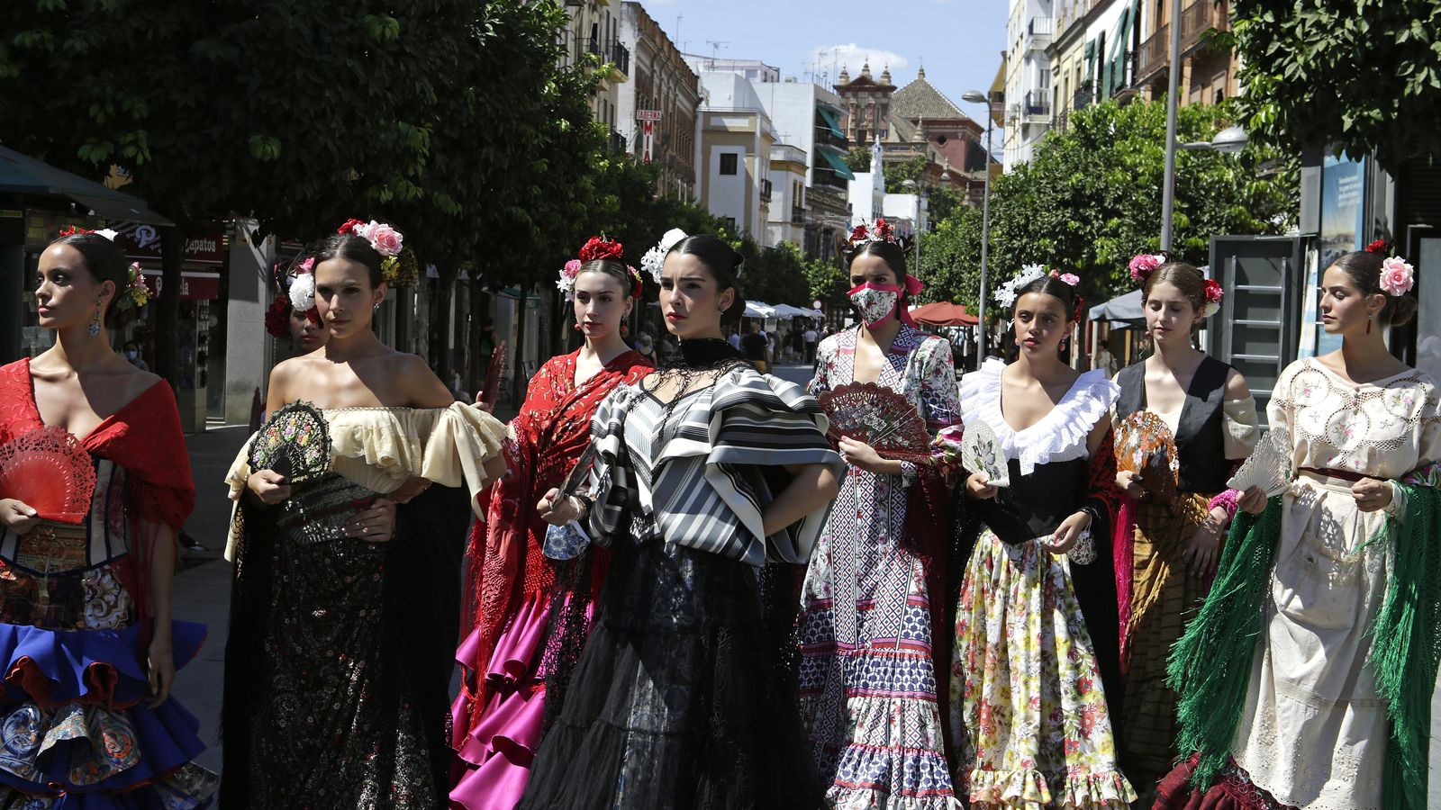 El centro de Sevilla se convierte en una pasarela de moda flamenca el 18 de septiembre.
