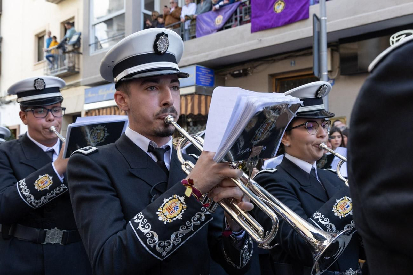 Las cofradías de la Vera Cruz, Expiración y Gran Poder lucen sus cortejos en la calle