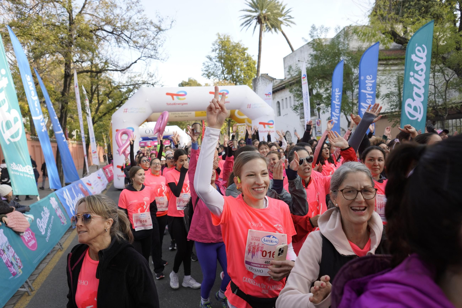 Búscate en las fotos de la Carrera de la Mujer de Sevilla