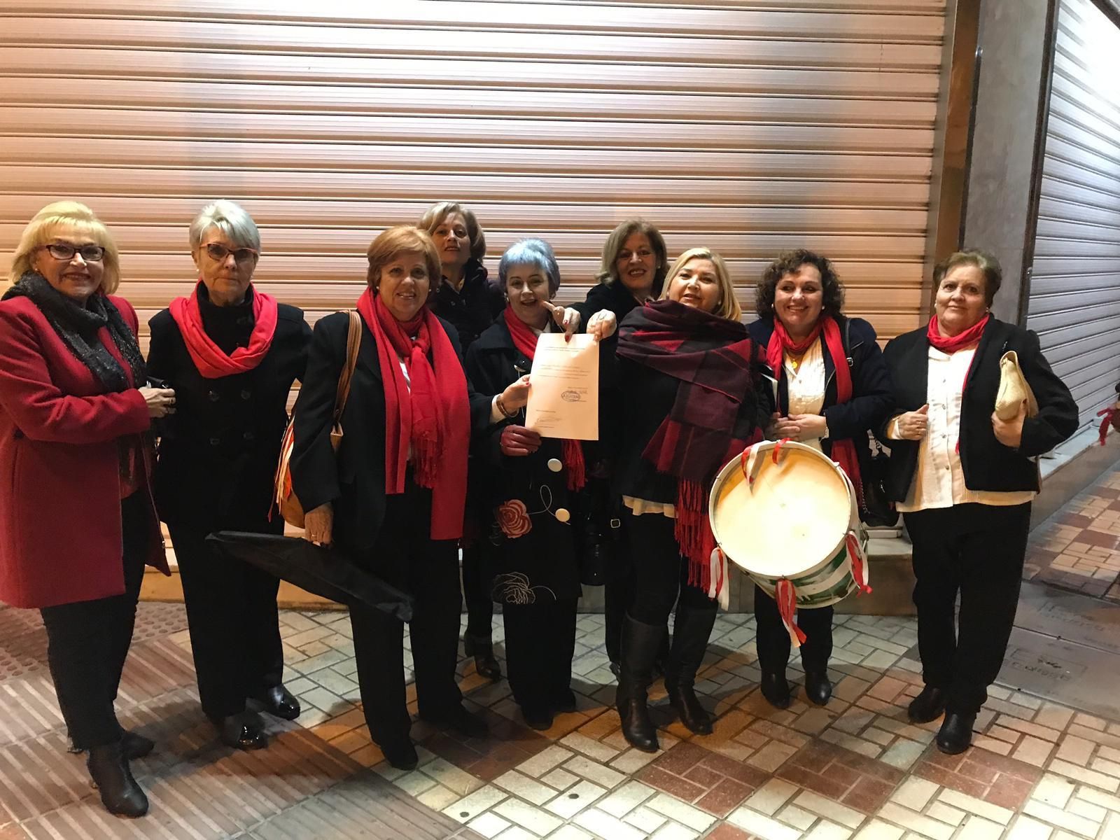 Integrantes del coro Aires Marineros de Rincón de la Victoria, premiado con 114.000 euros, anoche.